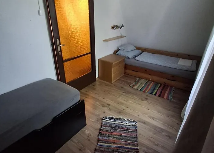 Faludi Vendeghaz * פוניארצוושהג'